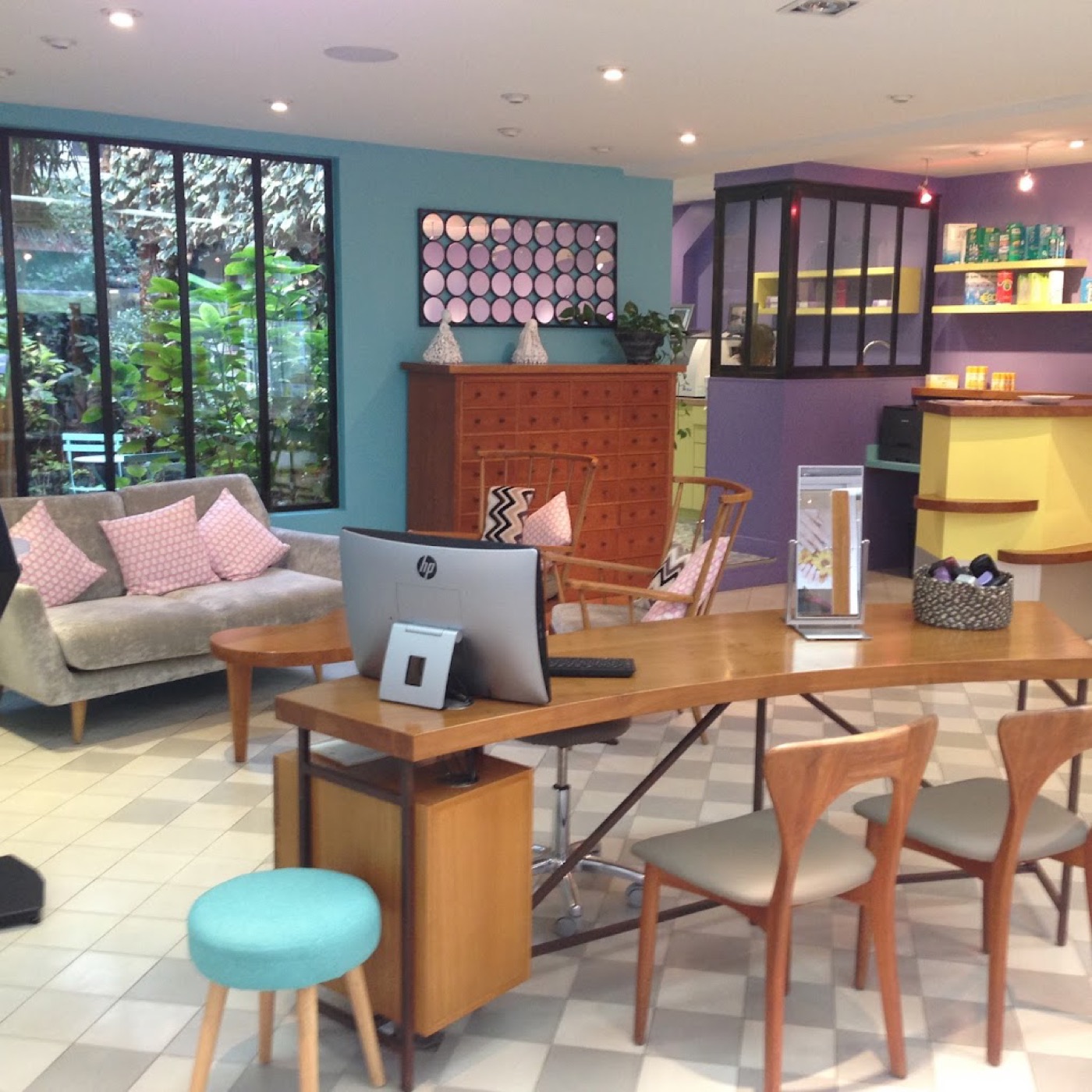 Espace conseil et salon d'accueil chez Maison Dorléans Opticien